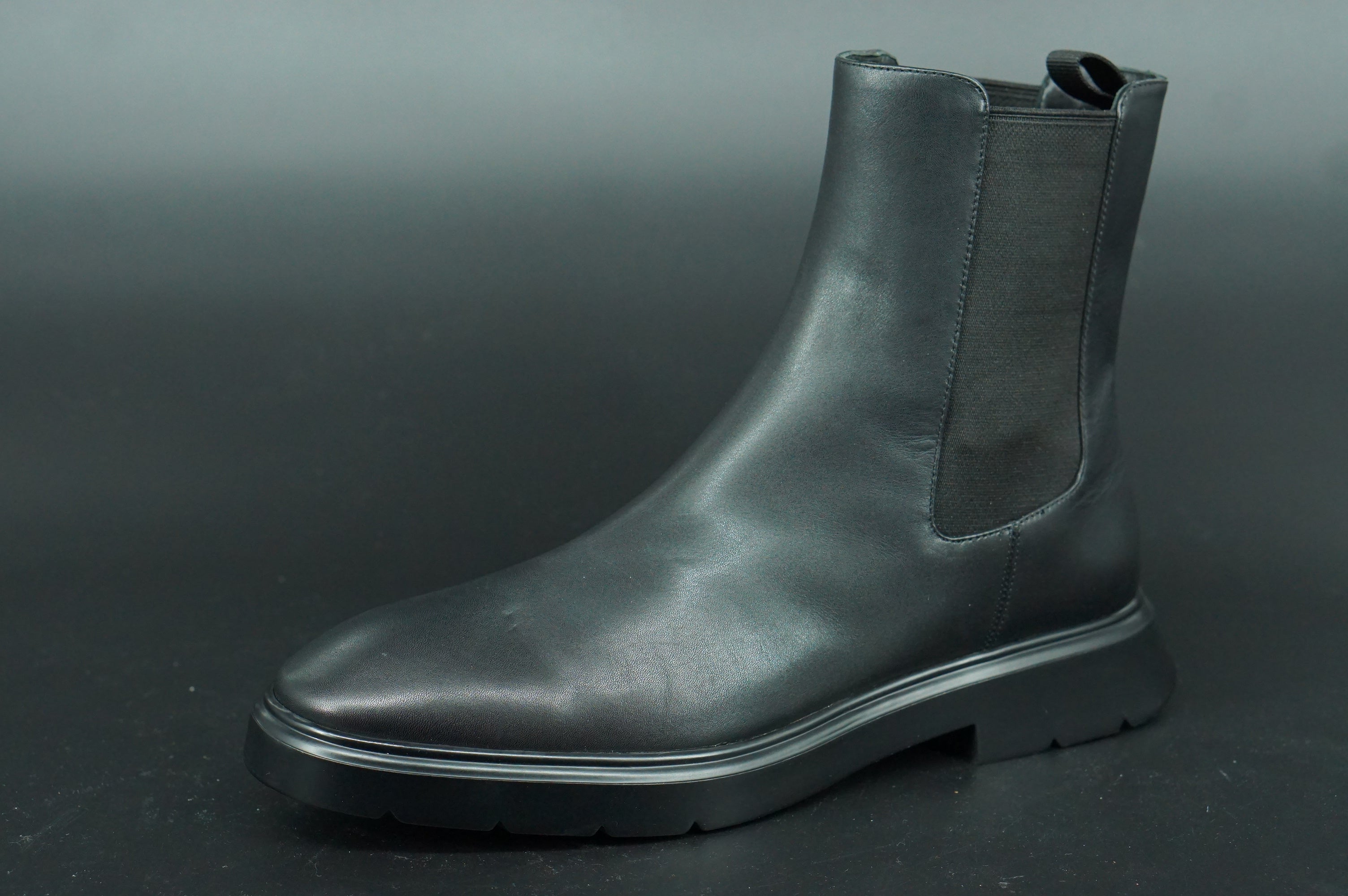 Stuart Weitzman McKenzee Lug-Sole Black Leather Chelsea Boots SZ 9.5 New $595