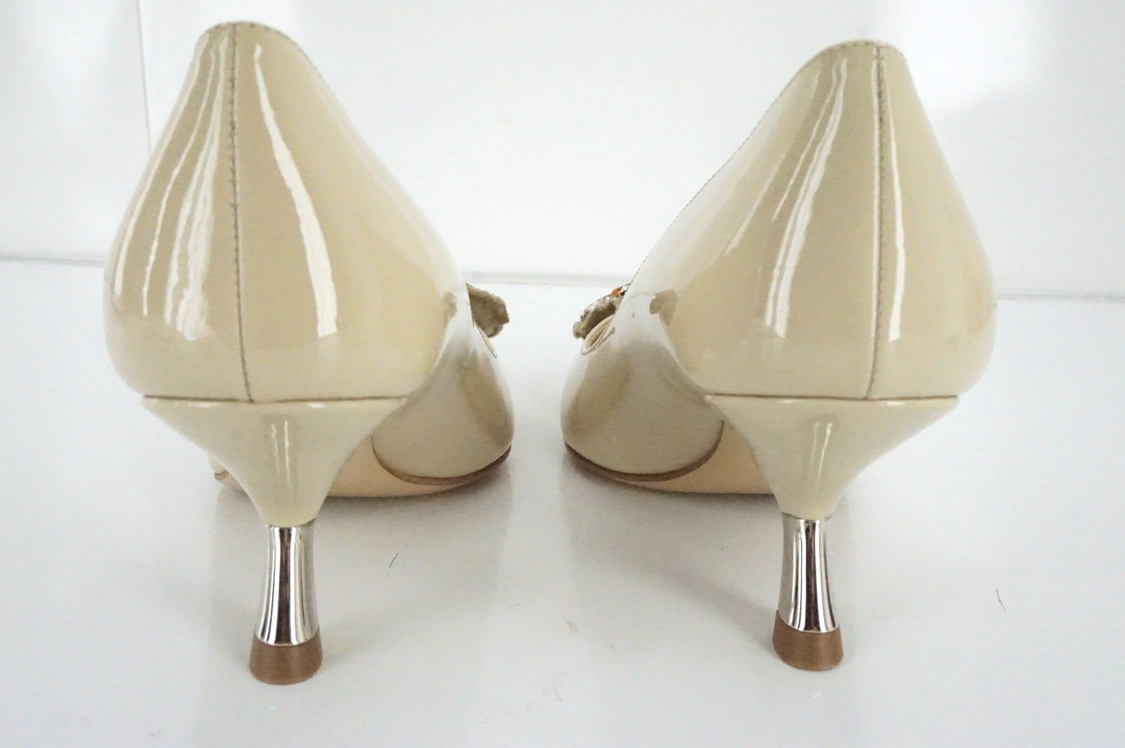 Prada Nude Patent Beaded Broach Mid Heel Pointy Toe Pumps Size 35 NIB $970 Sz