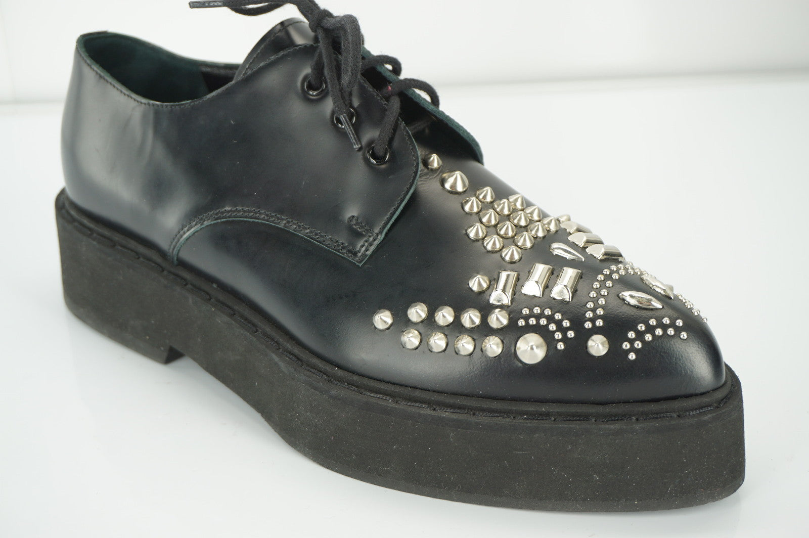 Alexander McQueen: Black Shoes / Footwear now up to −60%