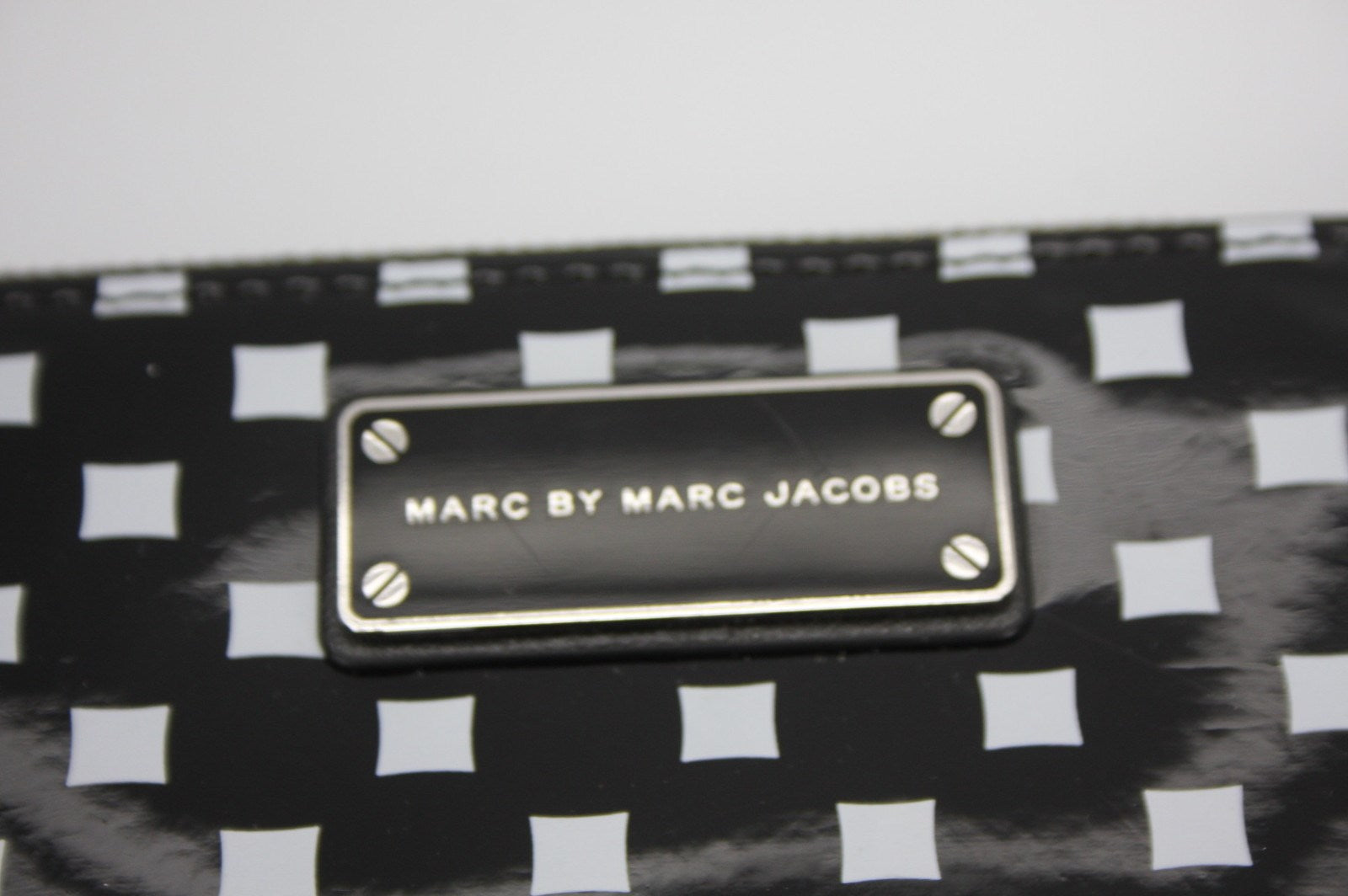 Marc Jacobs Techno block Continental Zippy Wallet $158 New black check