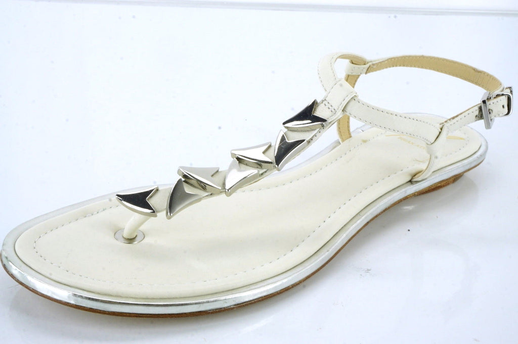B. Brian Atwood Leather Crickett Silver Arrowhead T Strappy Sandal Size 6.5 Flat