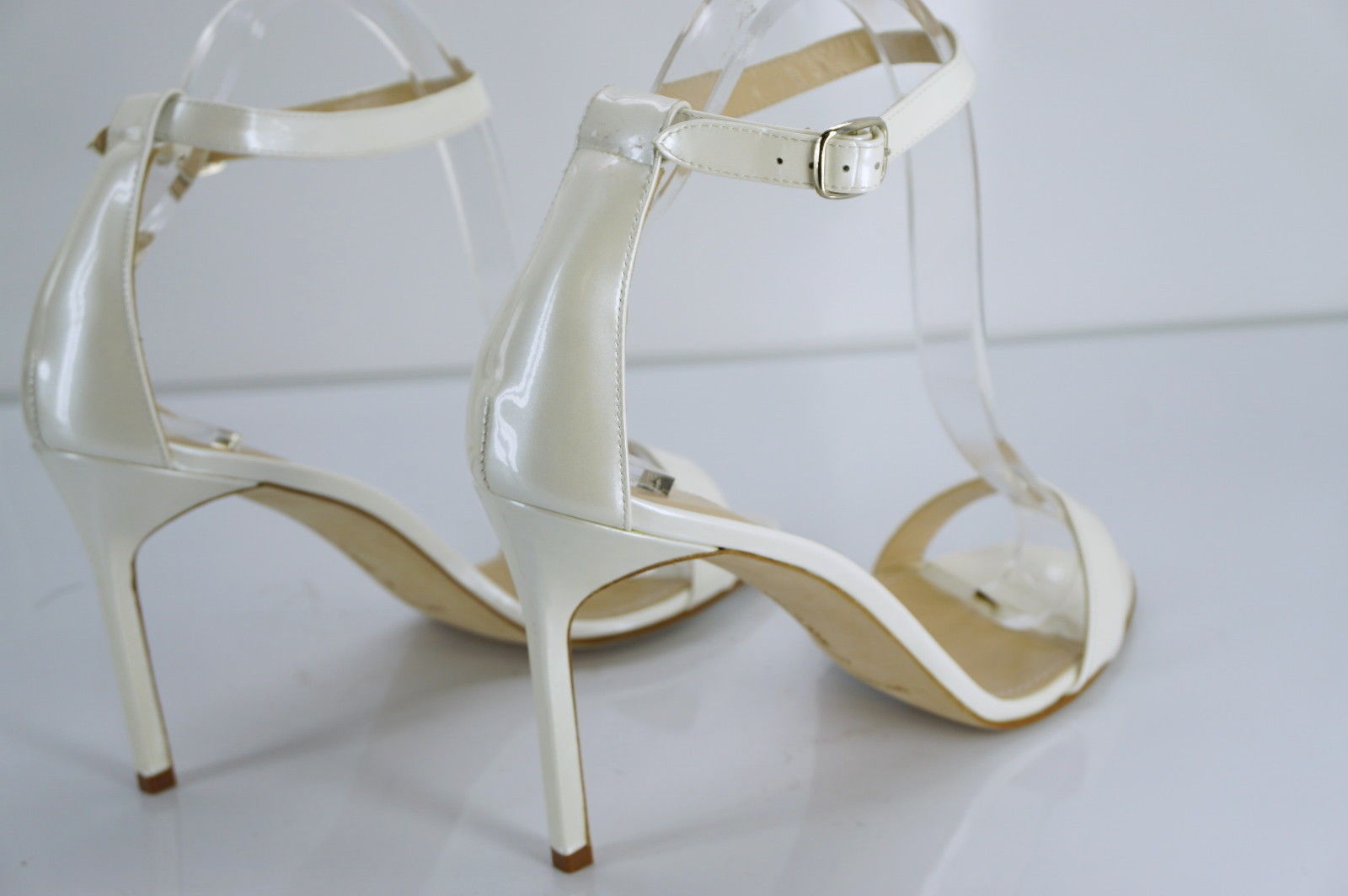Manolo Blahnik Womens Chaos Cuff Sandal Pearl White Patent Size 40