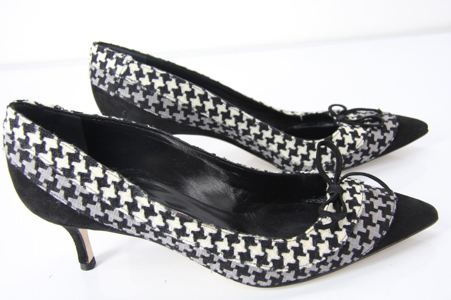 Manolo Blahnik Black Check Sfida Pointy Cap Toe Pointy Pumps Size 37 New $825