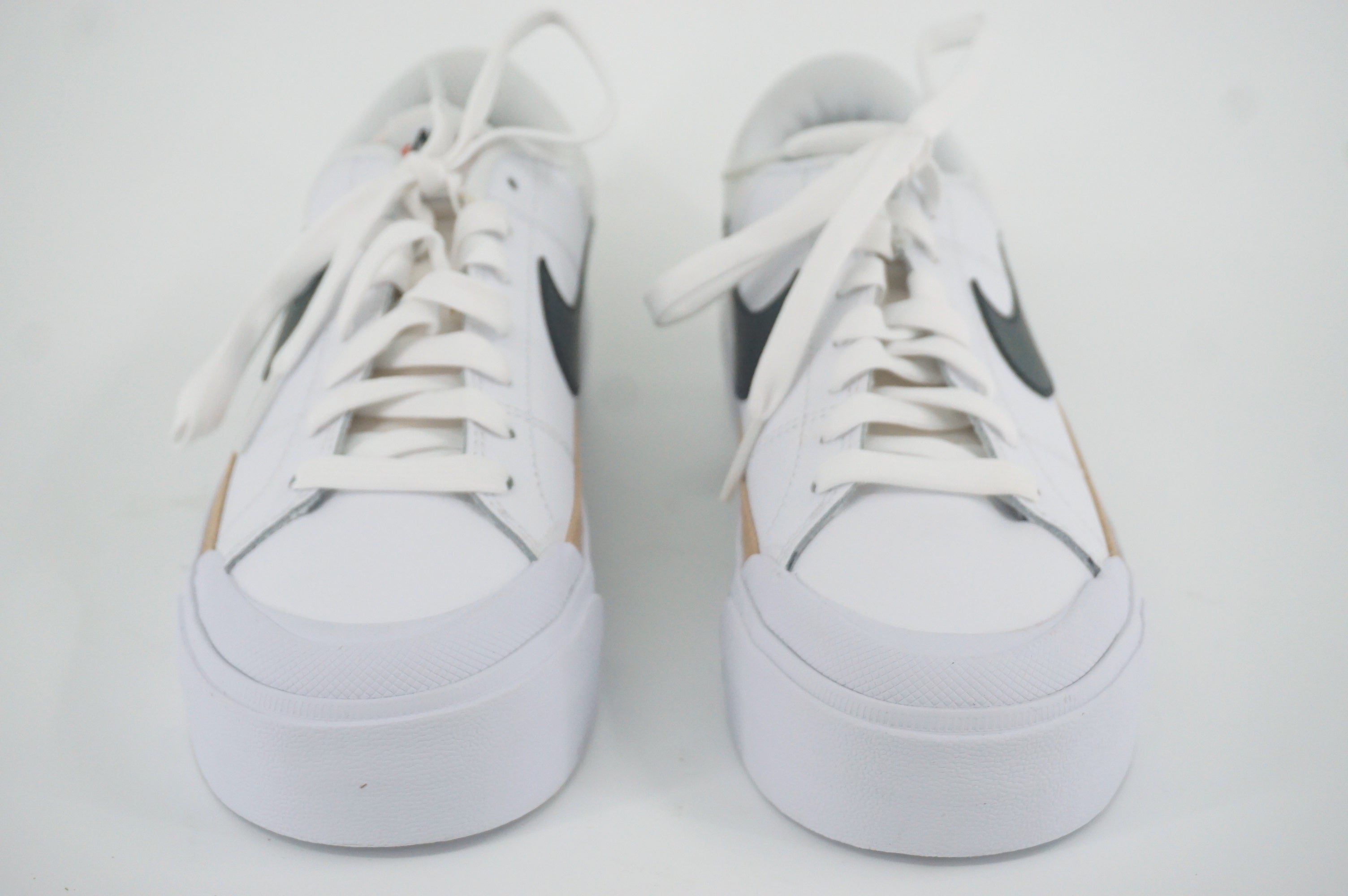 Nike Women's Court Legacy Lift Tennis Shoe Sz 6 White DM7590-100 Platform Rubber
