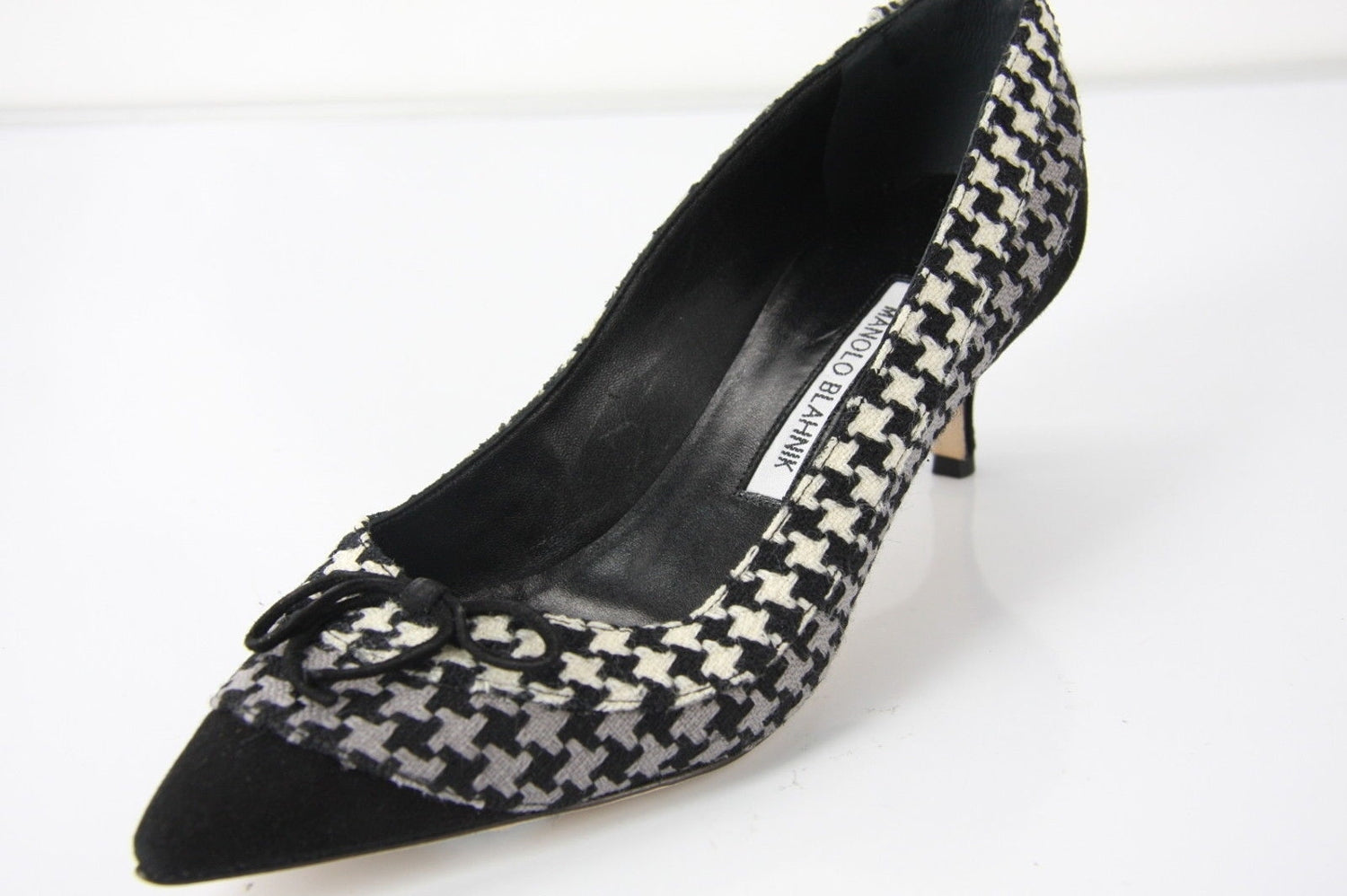 Manolo Blahnik Black Check Sfida Pointy Cap Toe Pointy Pumps Size 37 New $825