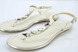B. Brian Atwood Leather Crickett Silver Arrowhead T Strappy Sandal Size 6.5 Flat