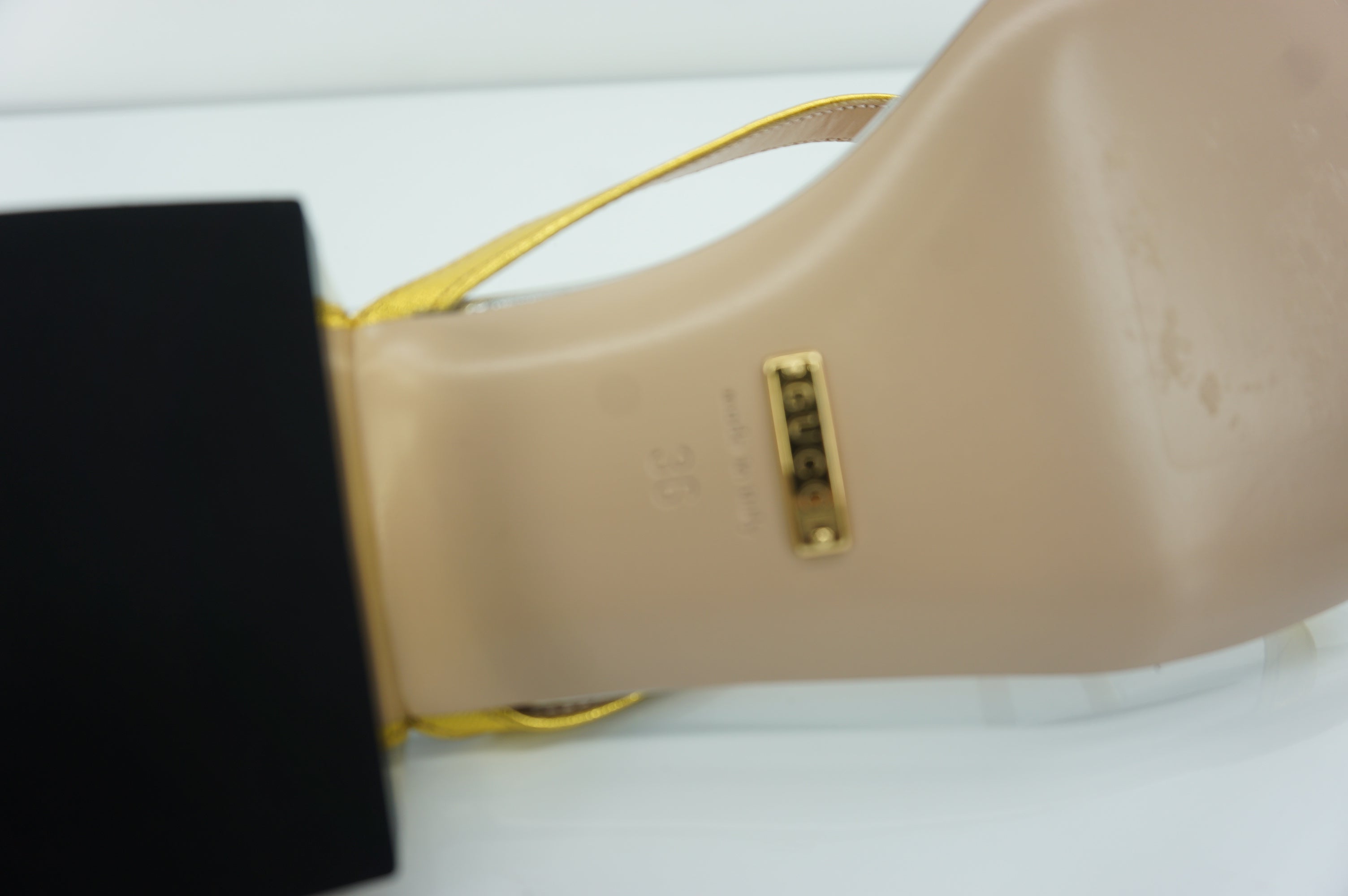 Gucci Alison Bow Gold Silver Strappy Metallic Sandals Size 35 NIB $750 Logo